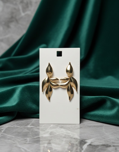 گوشواره میخی آویز طرح برگ طلایی